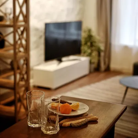 Апартаменты Town Hall Square